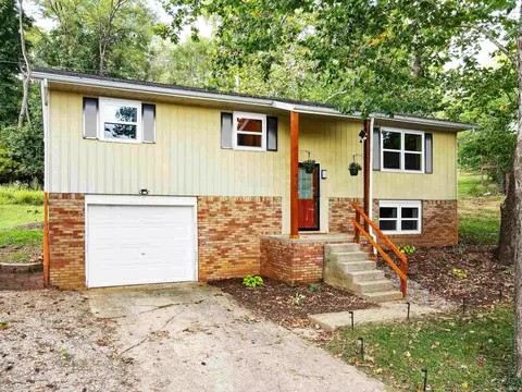 415 N Chandler Dr, Ellettsville, IN 47429