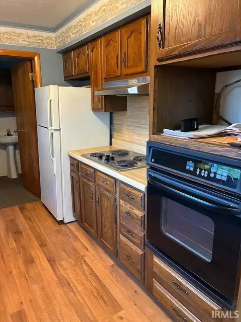 Kitchen - 618 Elnora St, Odon, IN 47562 photo 2 of 3