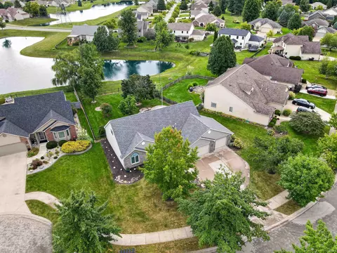 8215 Grand Forest Ct, Fort Wayne, IN 46815