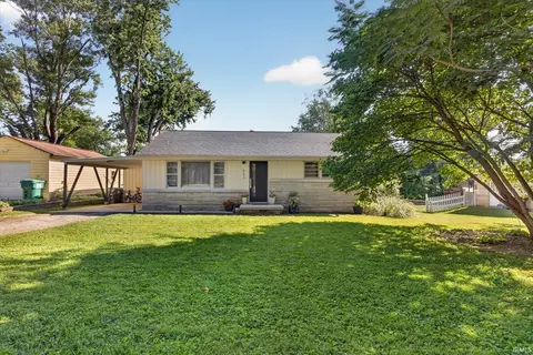 Exterior - 653 W Green Rd, Bloomington, IN 47403 photo 2 of 5