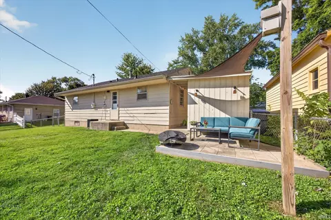 Exterior - 653 W Green Rd, Bloomington, IN 47403 photo 3 of 5