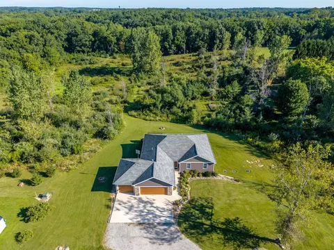 2195 S West Fox Lake Rd, Angola, IN 46703