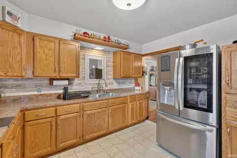 Kitchen - 39 Lambert Dr, Mount Carmel, IL 62863 photo 3 of 4