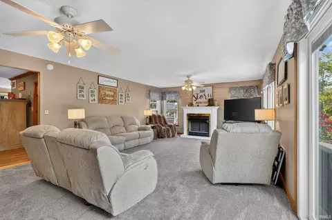 Living - 39 Lambert Dr, Mount Carmel, IL 62863 photo 2 of 3