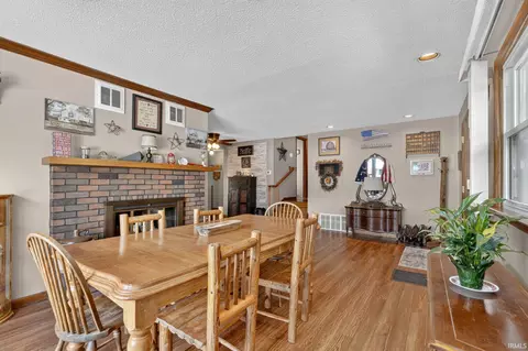 Dining - 39 Lambert Dr, Mount Carmel, IL 62863 photo 2 of 2