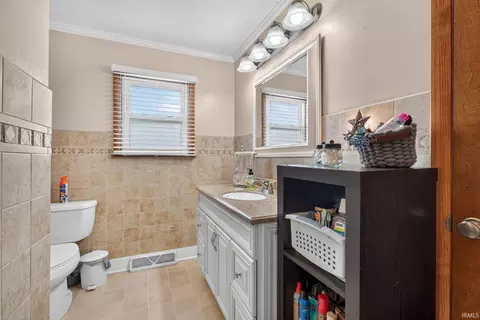 Bath - 39 Lambert Dr, Mount Carmel, IL 62863 photo 2 of 3