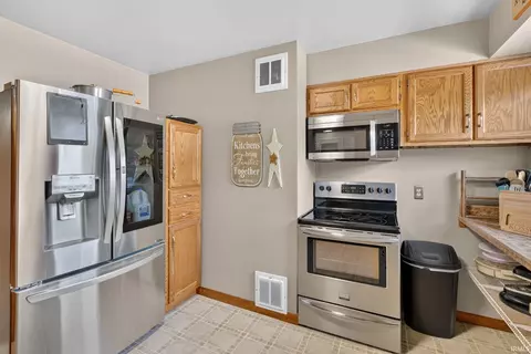 Kitchen - 39 Lambert Dr, Mount Carmel, IL 62863 photo 4 of 4
