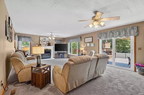 Living - 39 Lambert Dr, Mount Carmel, IL 62863 photo 1 of 3