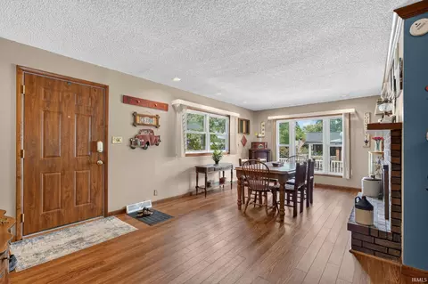 Entry Way - 39 Lambert Dr, Mount Carmel, IL 62863 photo 1 of 2