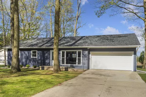 1003 Hickory Hill Dr, Angola, IN 46703