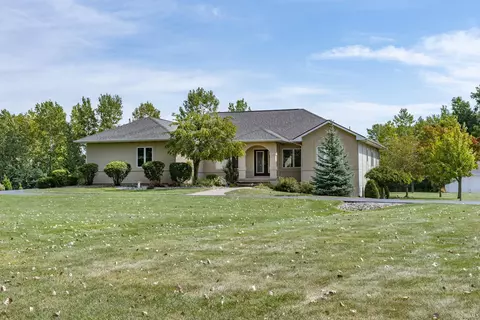 8065 S Westfield Trl, Columbia City, IN 46725