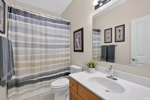 Bath - 962 S Baldwin Dr, Bloomington, IN 47401 photo 1 of 8