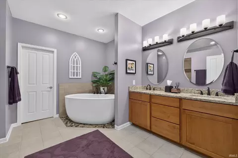 Bath - 962 S Baldwin Dr, Bloomington, IN 47401 photo 2 of 8