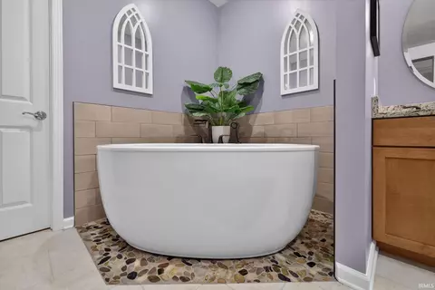 Bath - 962 S Baldwin Dr, Bloomington, IN 47401 photo 5 of 8
