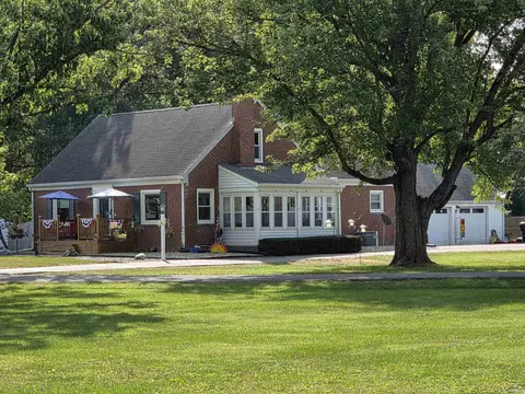 41 S Park Dr, Anderson, IN 46011