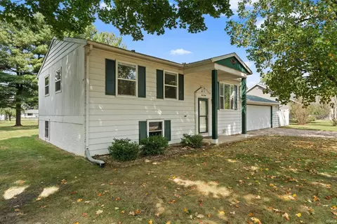 68 Sunnycrest Dr, Osceola, IN 46561