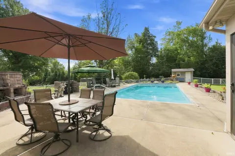 Exterior - 2598 E Maple Dr, Bluffton, IN 46714 photo 11 of 17
