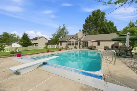 Exterior - 2598 E Maple Dr, Bluffton, IN 46714 photo 9 of 17