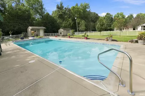Exterior - 2598 E Maple Dr, Bluffton, IN 46714 photo 10 of 17