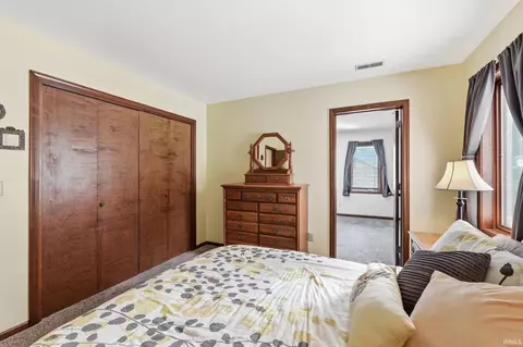 Bedroom - 2598 E Maple Dr, Bluffton, IN 46714 photo 4 of 4