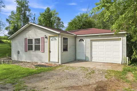 742 S April Dr, Cromwell, IN 46732