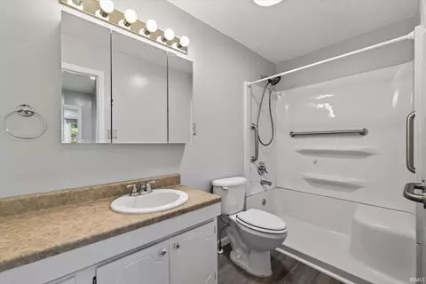 Bath - 4154 W Daniel Ave, Bloomington, IN 47403 photo 2 of 2