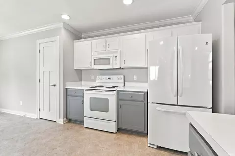 Kitchen - 2829 Hedgerow Pass, Fort Wayne, IN 46804 photo 4 of 4