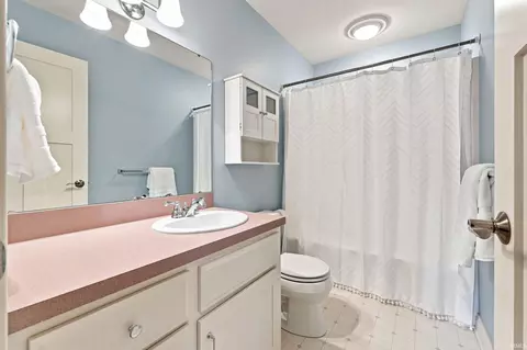 Bath - 2829 Hedgerow Pass, Fort Wayne, IN 46804 photo 1 of 3