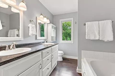 Bath - 2829 Hedgerow Pass, Fort Wayne, IN 46804 photo 2 of 3
