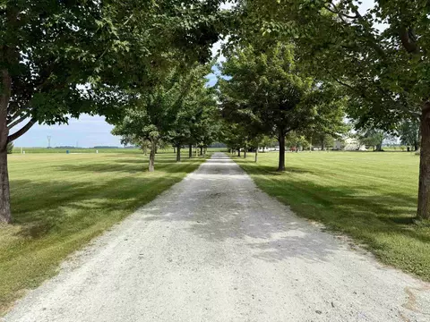 577 12th Rd, Bourbon, IN 46504 photo 4