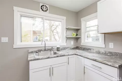 Kitchen - 814 Eckman St, South Bend, IN 46614 photo 2 of 4