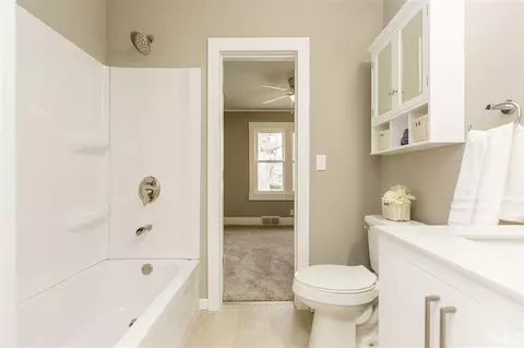 Bath - 814 Eckman St, South Bend, IN 46614 photo 1 of 2
