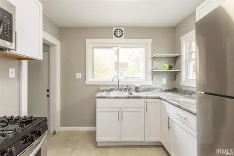 Kitchen - 814 Eckman St, South Bend, IN 46614 photo 4 of 4