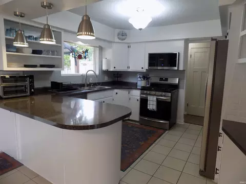 Kitchen - 3400 Wood St, Elkhart, IN 46516 photo 4 of 6
