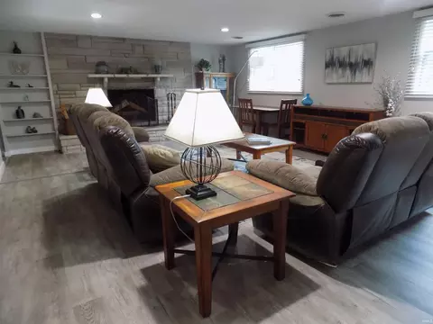 Living - 3400 Wood St, Elkhart, IN 46516 photo 6 of 8