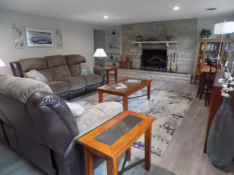 Living - 3400 Wood St, Elkhart, IN 46516 photo 8 of 8