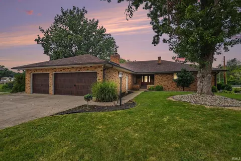 1116 Erin Ct, Middlebury, IN 46540