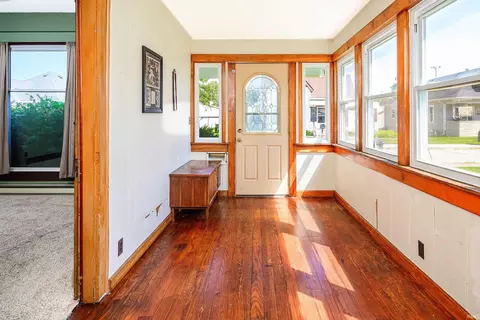 Entry Way - 449 N 7th St Cmn, Mitchell, IN 47446 photo 1 of 3