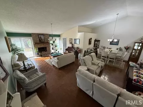 Living - 706 E Pepperridge Dr, Bloomington, IN 47401 photo 2 of 5