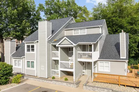 1534 N Oak Hill Dr, South Bend, IN 46637