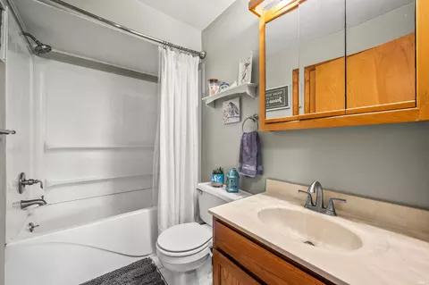 Bath - 53261 Spring Ct, Granger, IN 46530 photo 4 of 4