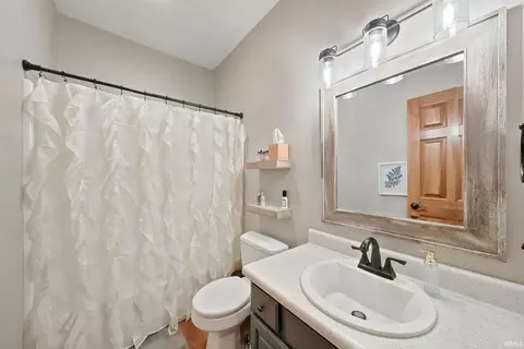 Bath - 16134 Thunderbird Rd, Huntertown, IN 46748 photo 3 of 3