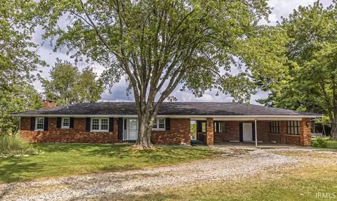 1235 Timber Ridge Dr, Huntingburg, IN 47542