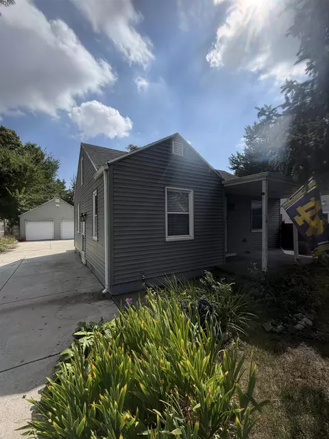 54208 Ironwood Rd, South Bend, IN 46635