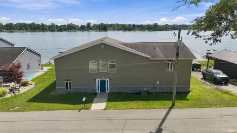 6530 E Mcguire Rd, Churubusco, IN 46723