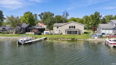 6530 E Mcguire Rd, Churubusco, IN 46723