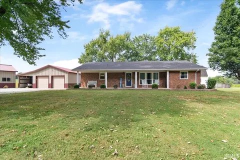 5828 S Meridian Rd, Oakland City, IN 47660
