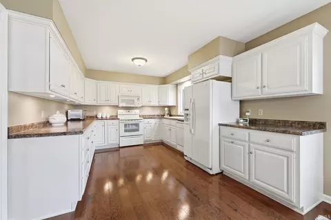 6817 Covington Creek Trl, Fort Wayne, IN 46804