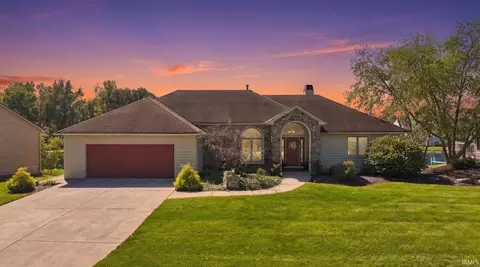 910 Calverton Ct, Fort Wayne, IN 46825