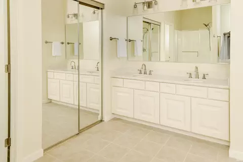 Bath - 841 S Fieldcrest Ct, Bloomington, IN 47401 photo 3 of 5